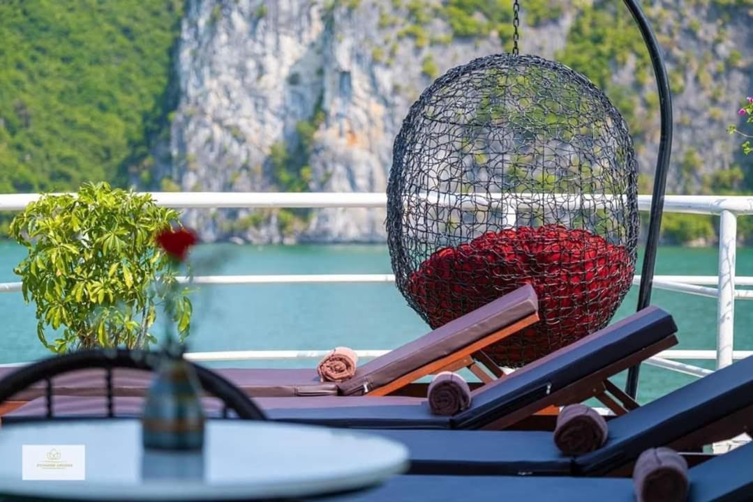 Cat Ba Valentine Hotel Dong Khe Sau Bagian luar foto